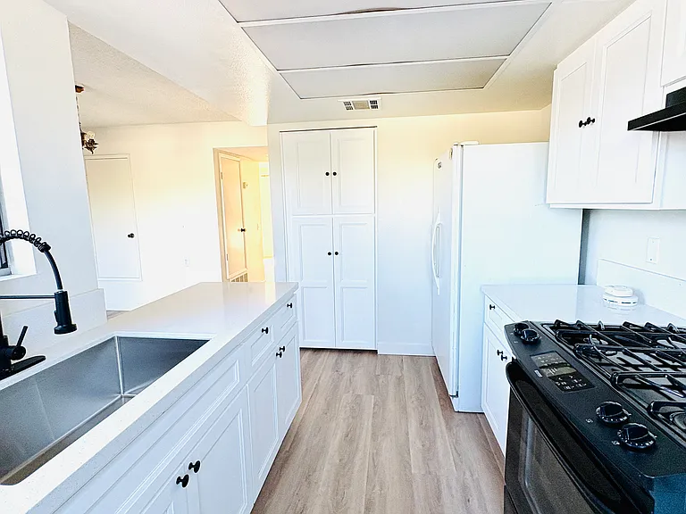 1013 W Linden St #16 — Photo 30