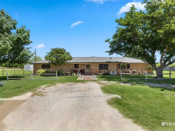 206 N Cypress Ave, Petrolia, TX 76377