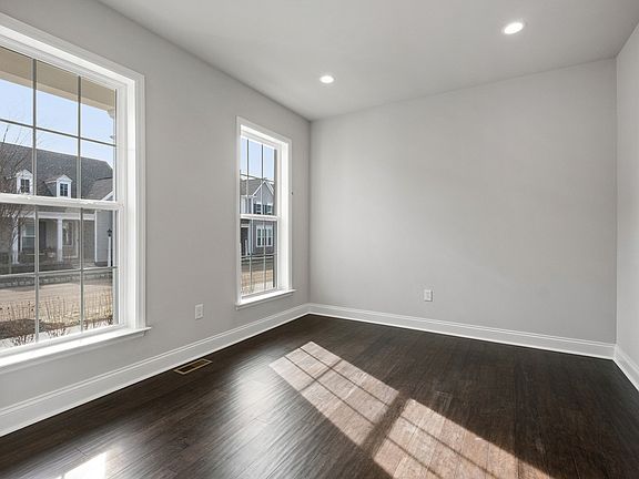 3rd image of 303 Lake St