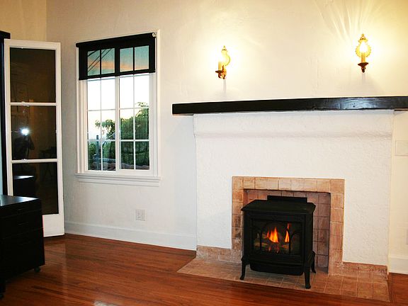 4th image of 3529 Marathon St
