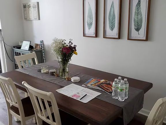 Diningroom and table