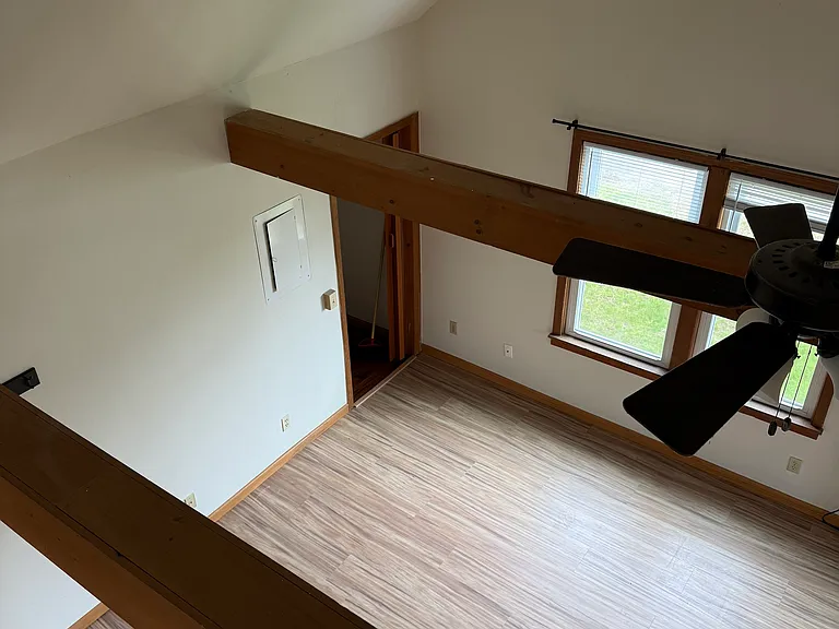 1040 Macrae Rd — Photo 3