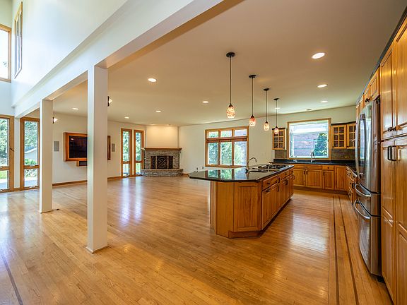 2nd image of 3404 Meadow Ln