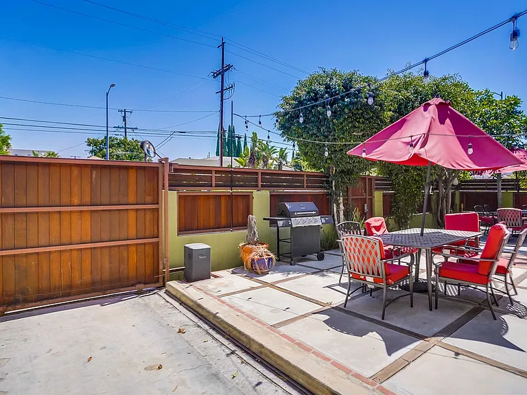 1221 N Bronson Ave — Photo 6