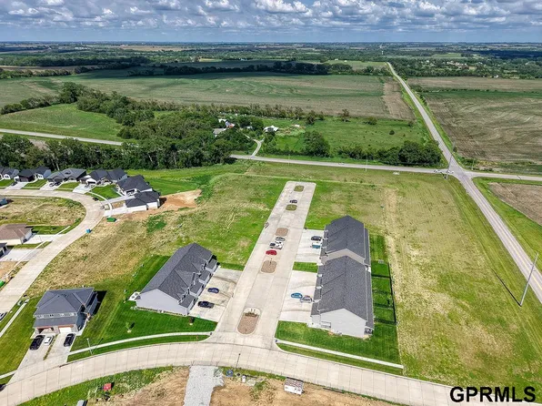 1912 Titan Pl, Hickman, NE 68372
