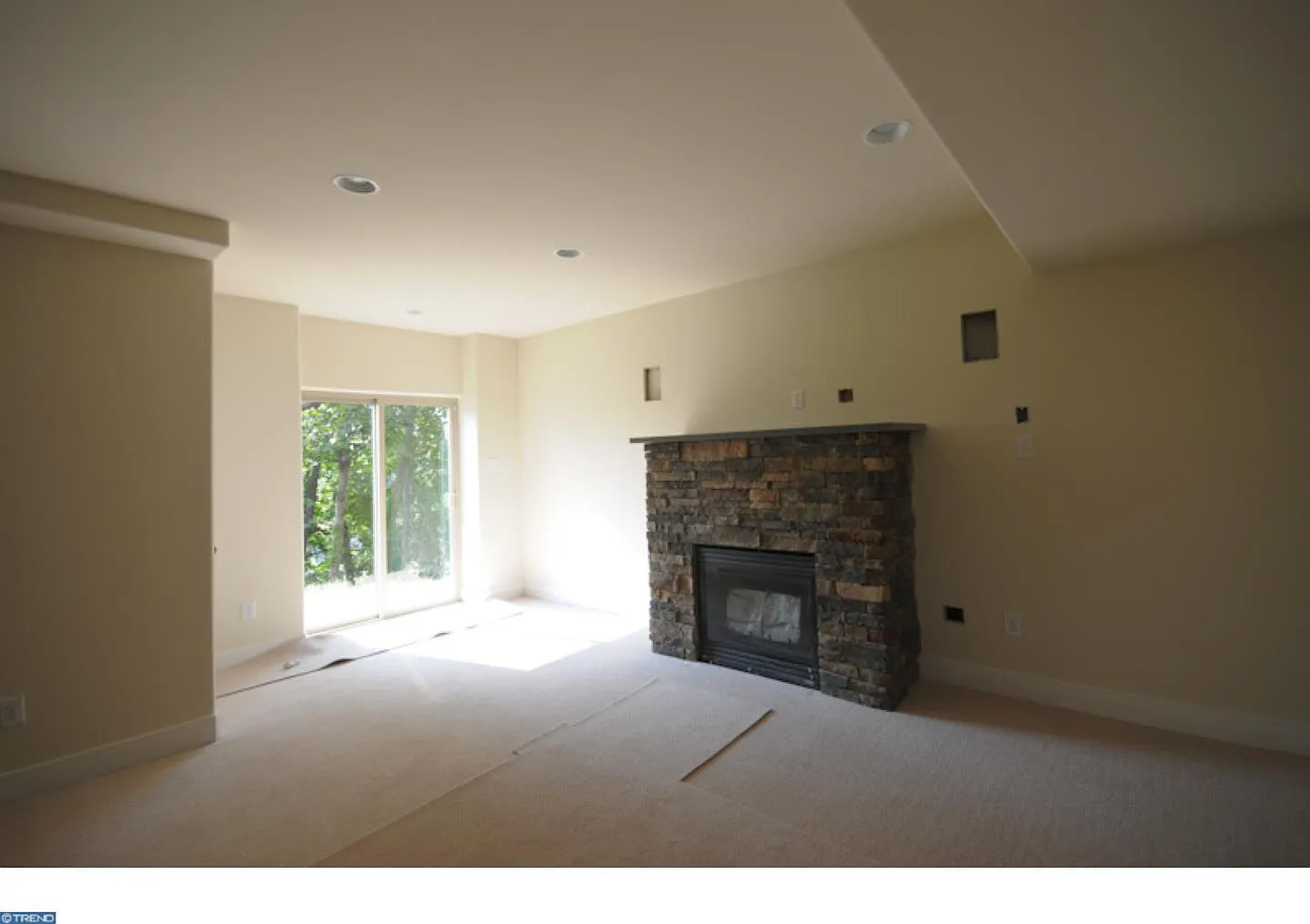 Beautiful 4 Bed, 3.5 Bath Home Available Summer 2026 — Photo 3
