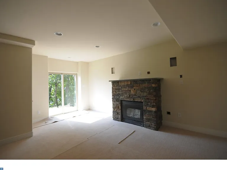 242 Krams Ave — Photo 3