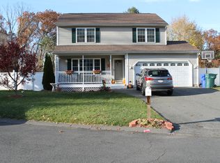 28 Jimmy Ct, Springfield, MA 01104
