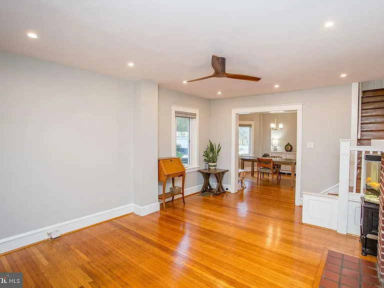 501 E Mount Airy Ave — Photo 9