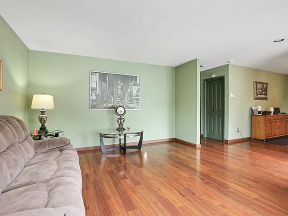 5th image of 134 W 2nd St