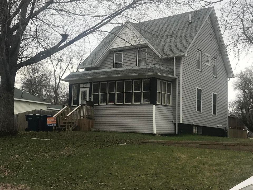 2nd image of 318 3rd St NW