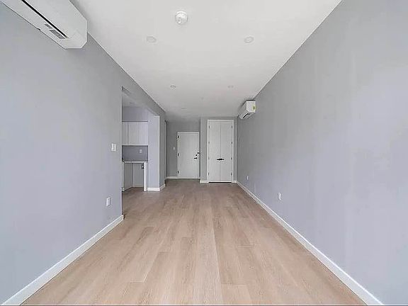 3rd image of 3511 Farragut Rd #2B