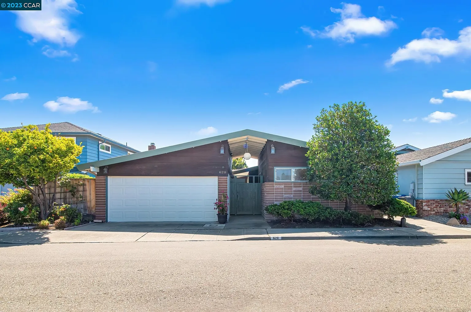 628 Pond Isle photo 1