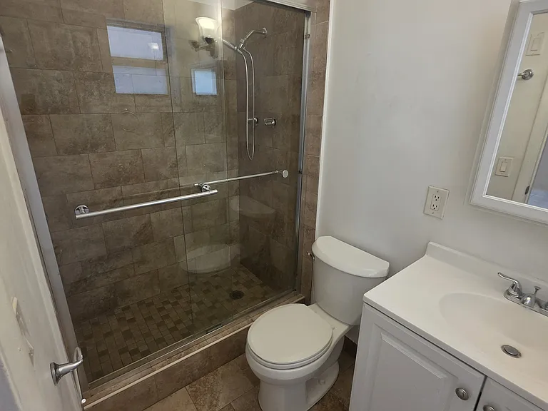 812 NE 2nd St #2 — Photo 6