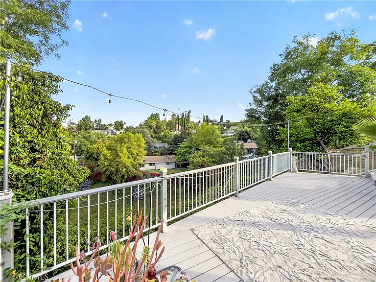 20520 Rhoda St — Photo 25