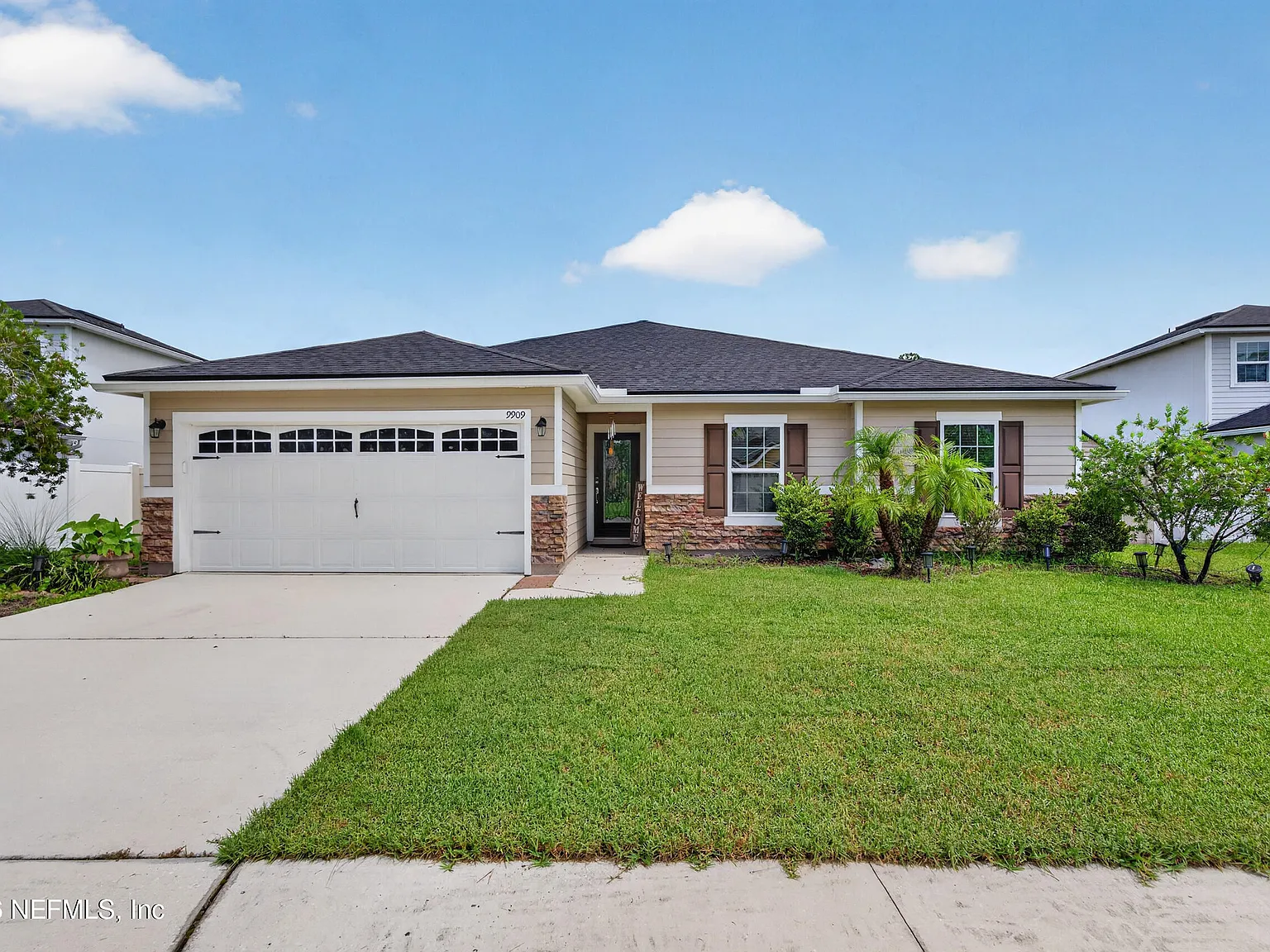 4 bed, 2.0 bath, 2081 sqft, $2,400 — Photo 3