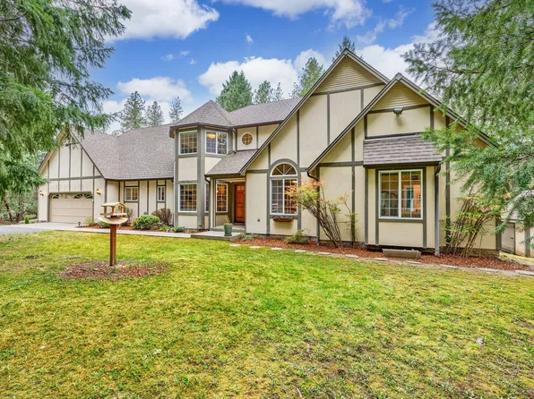 221 Hidden Valley Ln, Rogue River, OR 97537