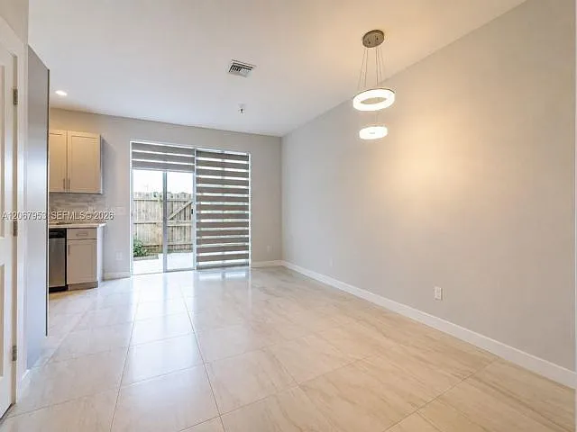 3 bed, 2.5 bath, 1302 sqft, $3,000 — Photo 4