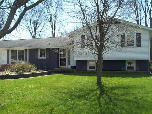 2nd image of 28 Greenway Dr