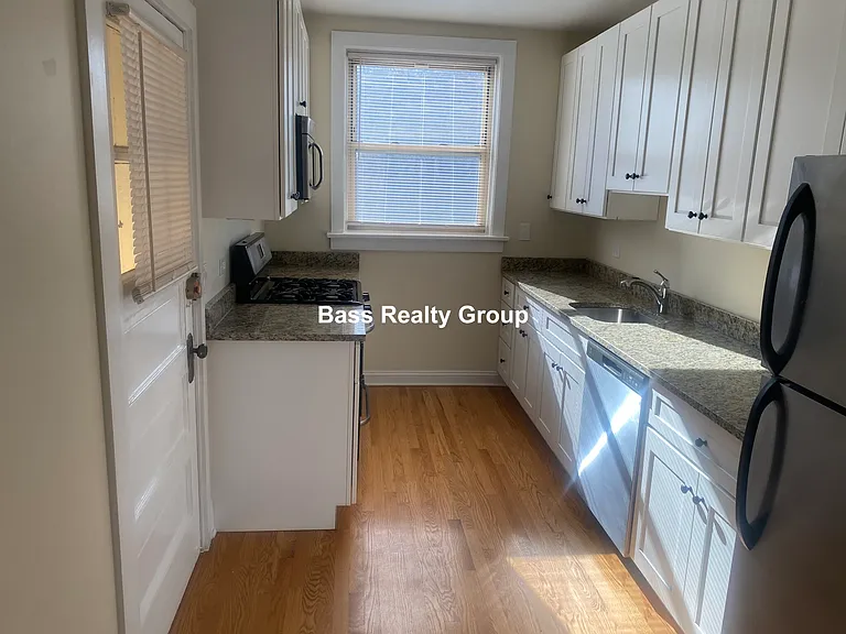 914 Crain St #3N — Photo 2