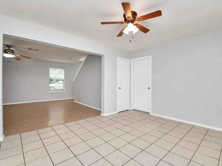 3919 Rolling Springs Ln — Photo 16