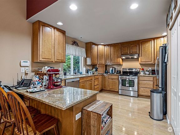 3rd image of 151 NE Mountain View Drive