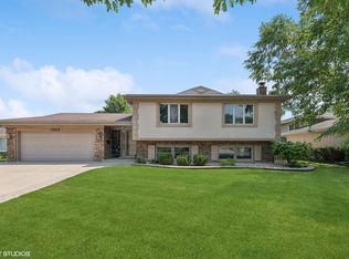 1009 S Beechwood Dr, Mount Prospect, IL