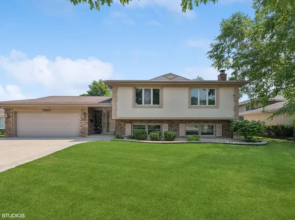 1009 S Beechwood Dr, Mount Prospect, IL 60056