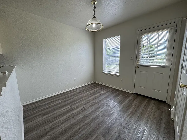 2901 Cantabrian Dr — Photo 8