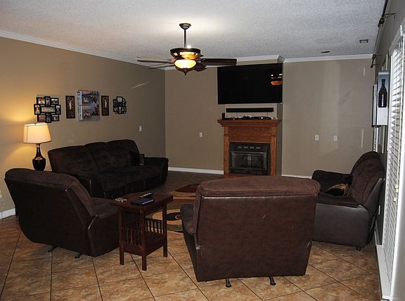 4th image of 25 Oxford Dr
