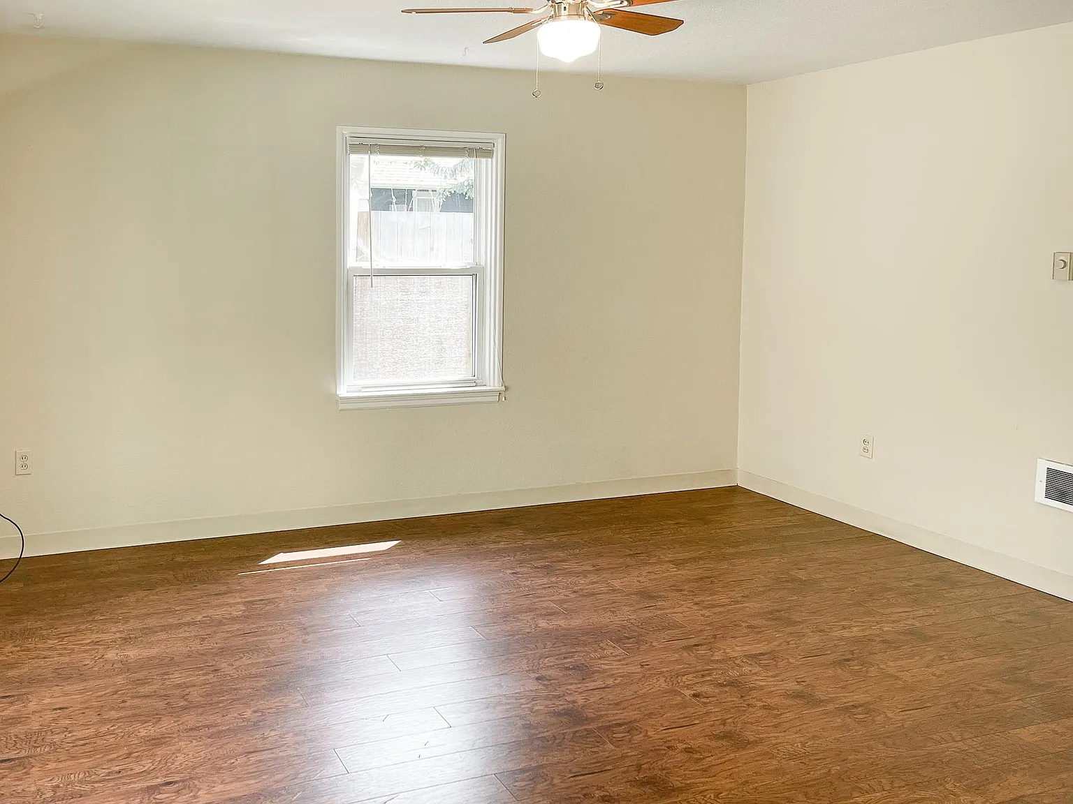 1 bed, 650 sqft, $1,150 — Photo 4