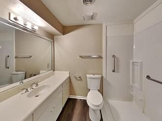 3rd image of 901 Vince Ln