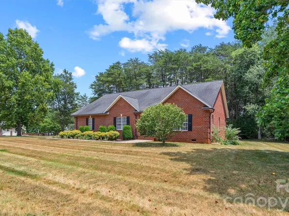 3656 Woodgreen Dr, Lincolnton, NC 28092