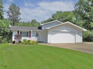 19031 Riverview Dr, Chagrin Falls, OH 44023