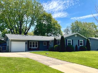 443 Indianwood Dr, Carol Stream, IL 60188