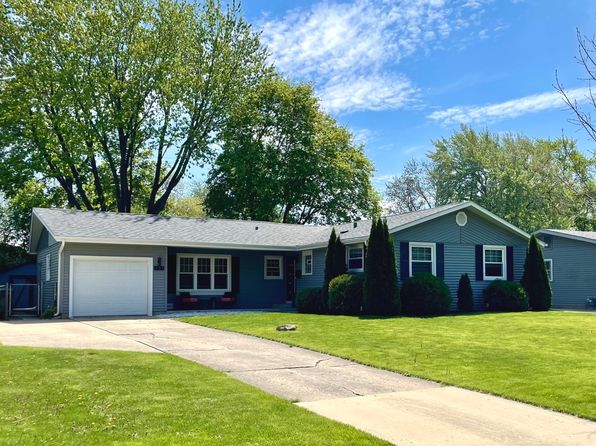 443 Indianwood Dr, Carol Stream, IL 60188