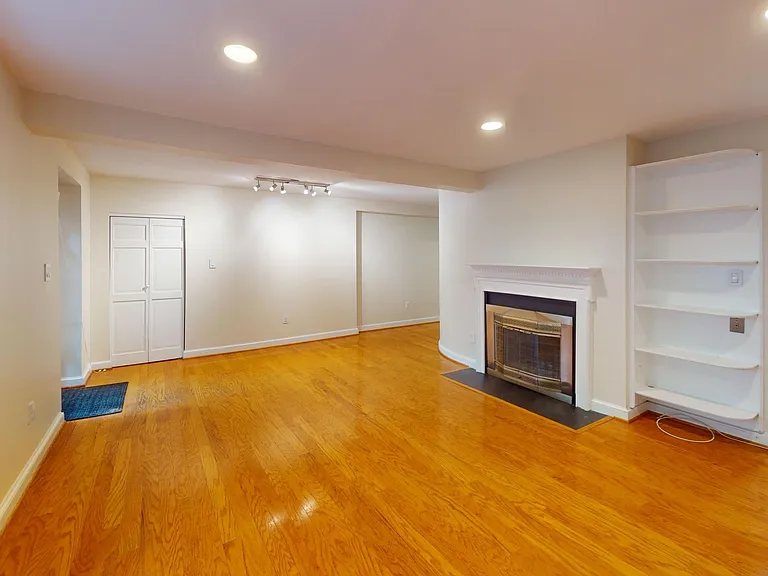 1833 California St NW #101 — Photo 5