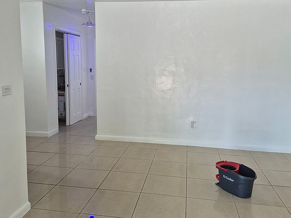 3rd image of 2923 NW 22nd Ave #6