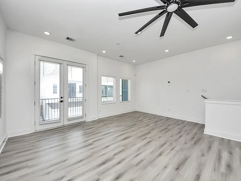 3010 Jensen Springs Ln — Photo 26