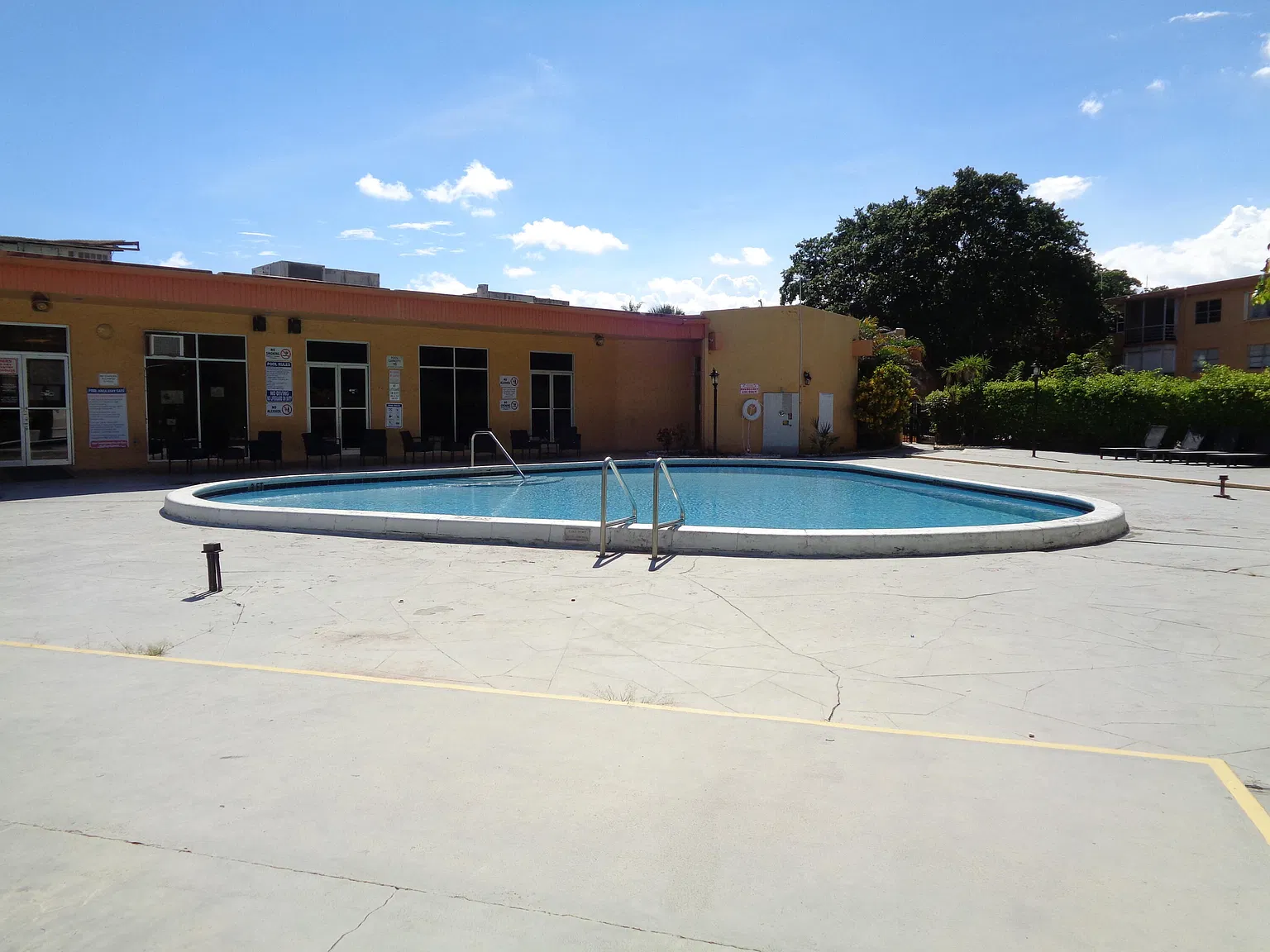 1 bed, 1.5 bath, 695 sqft, $1,650 — Photo 2