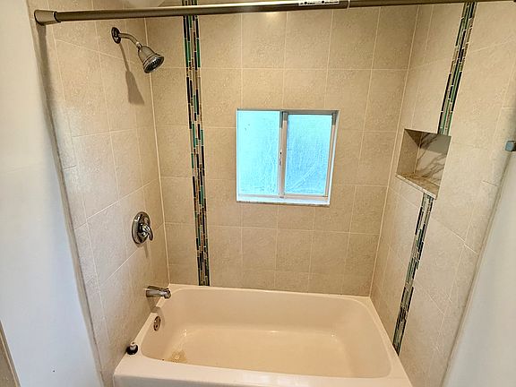 5th image of 427 SW 11th Ave Unit 2