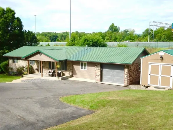 1805 Maxwell Hill Rd, Beckley, WV 25801