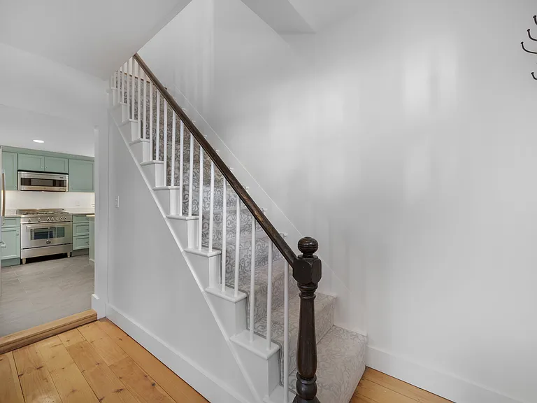 4 Atkinson St — Photo 17