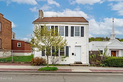 362 2nd St #1 Photo 1
