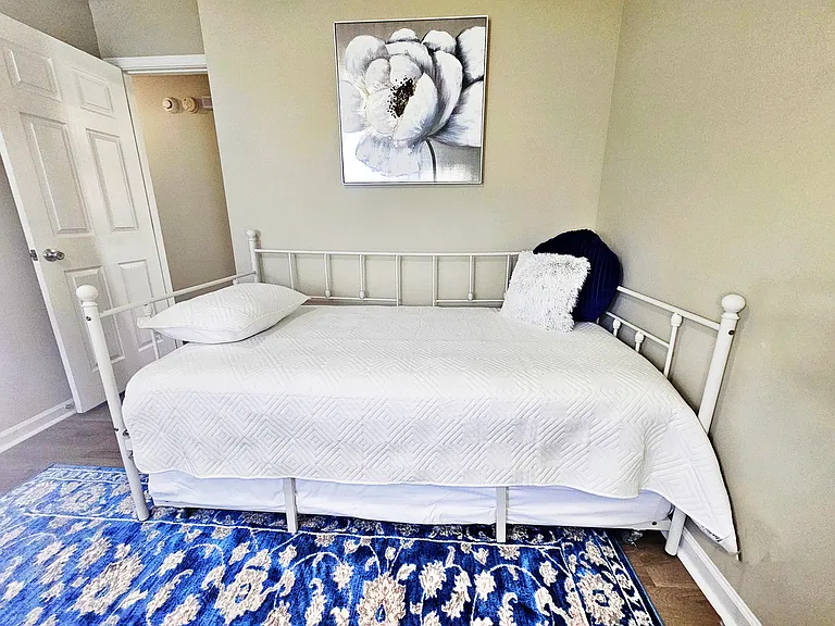 123 Coronation Dr — Photo 13