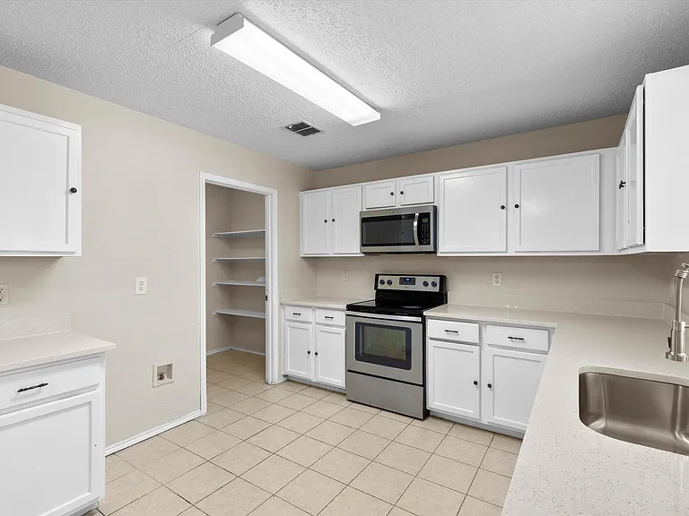 3104 Westview Dr — Photo 8