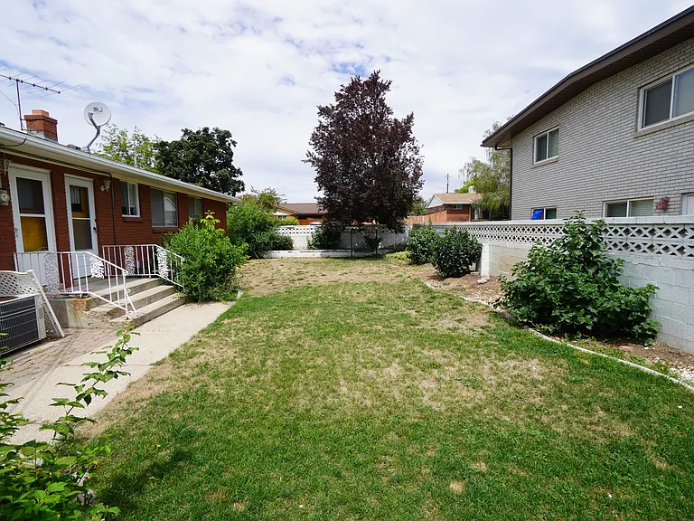 4402 Jefferson Ave — Photo 4