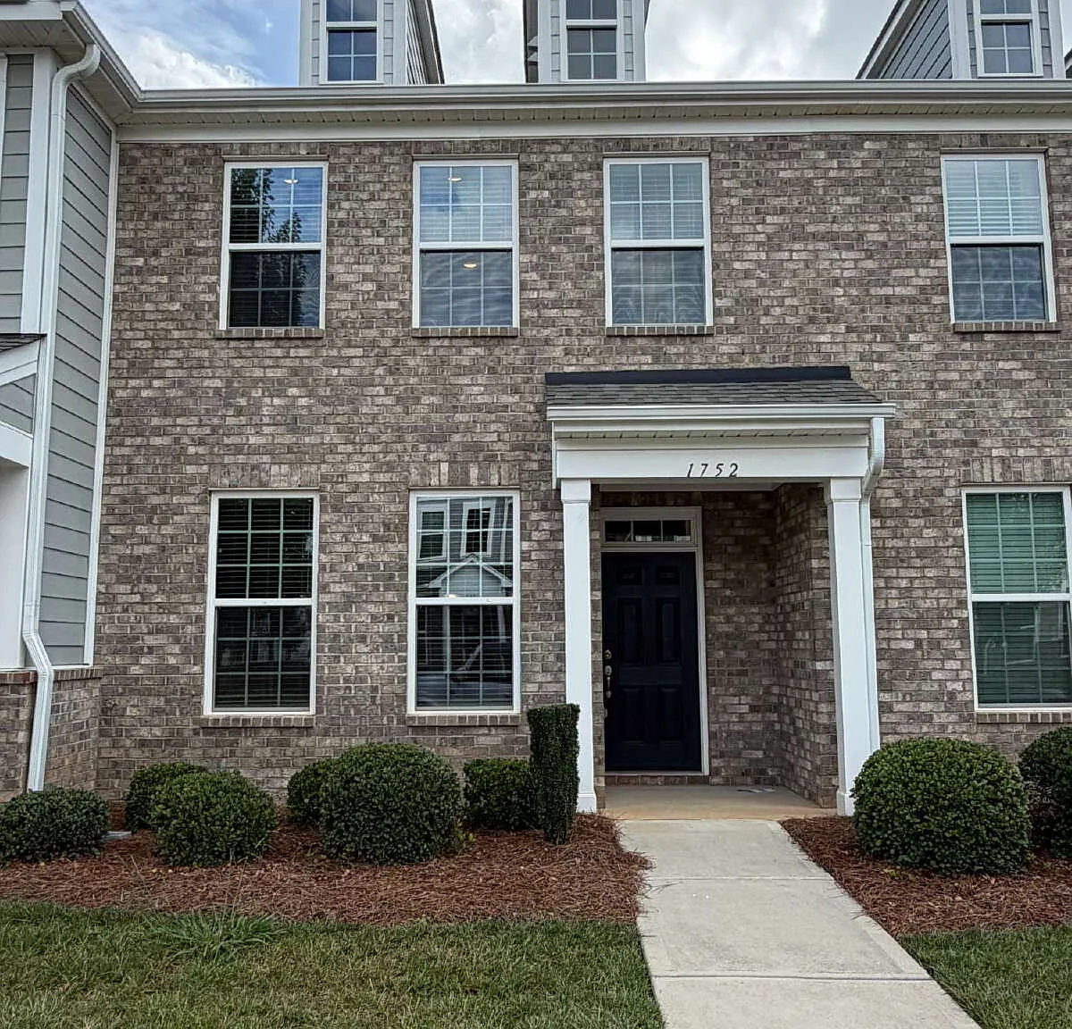 3 bed, 2.5 bath, 1689 sqft, $1,995 — Photo 1