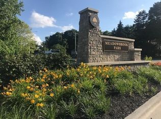 9334 Juniper Reserve Dr, Prairie Village, KS 66207