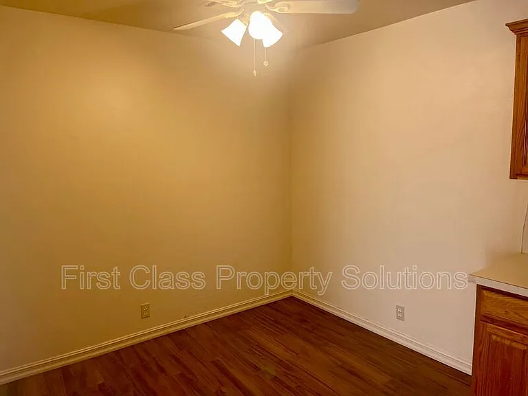 1132 N Gardner Ave — Photo 11